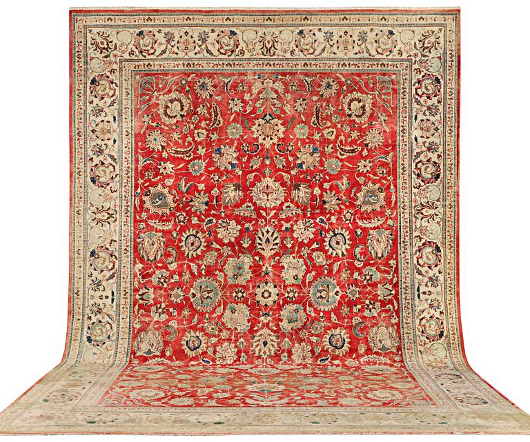 A Mahal carpet, c. 515 x 341 cm.