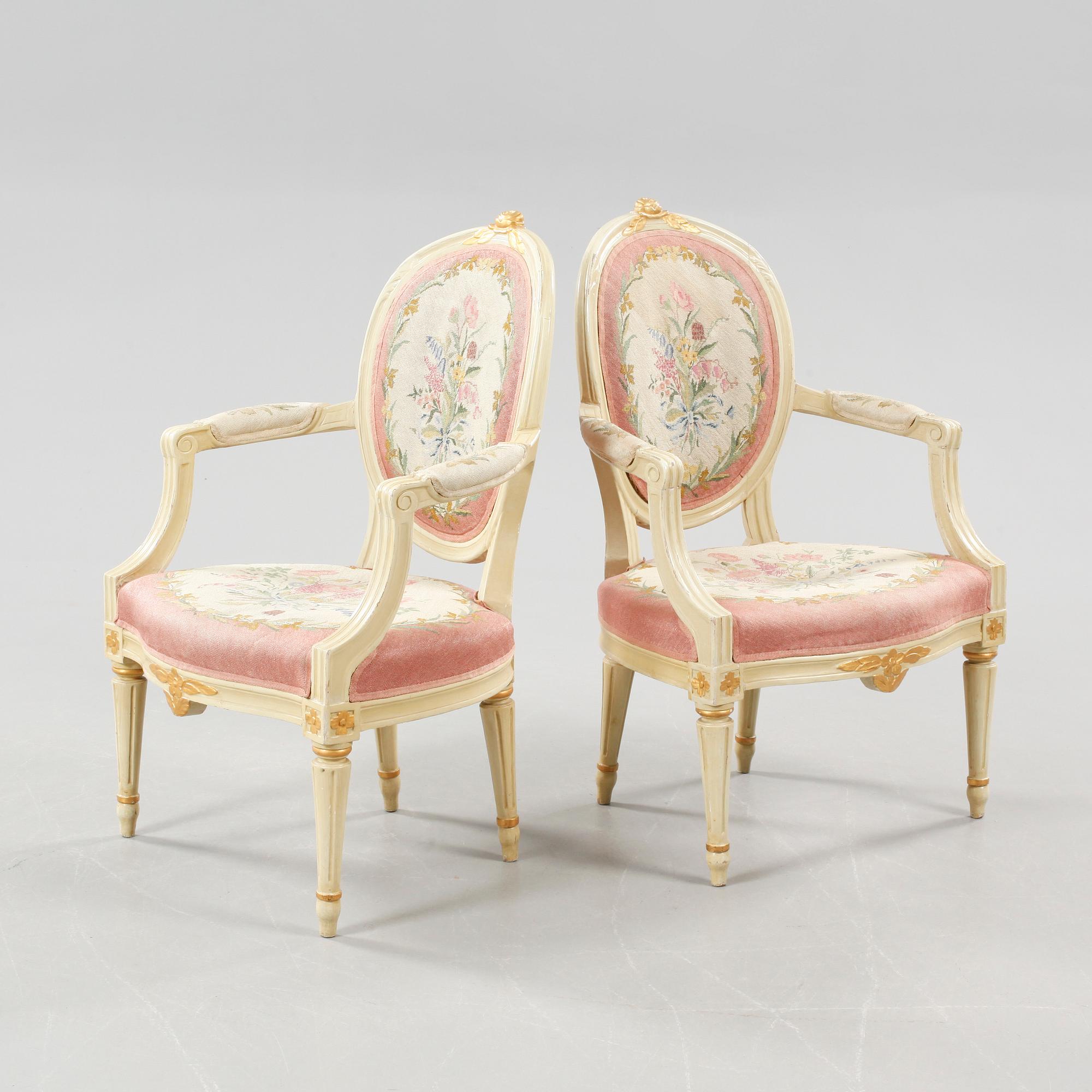 KARMSTOLAR, ett par, gustavianska, 1700-talets andra hälft.