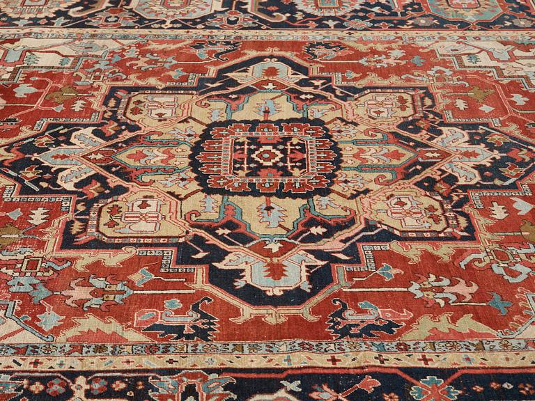 A CARPET, an antique Heriz, 476,5 x 344,5 cm.