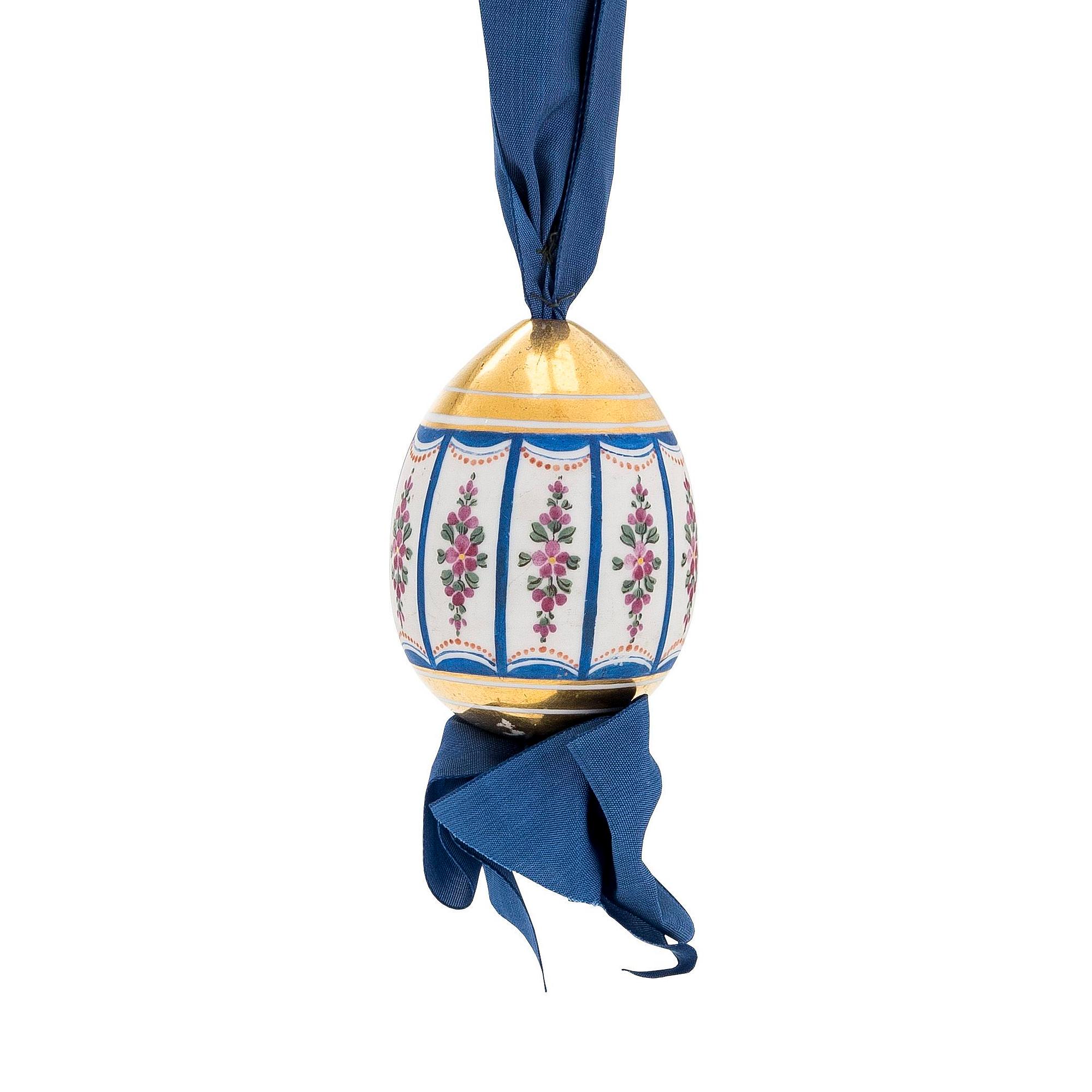 A late Russian Empire porcelain easter egg, period of Nicholas I (1825-1855).