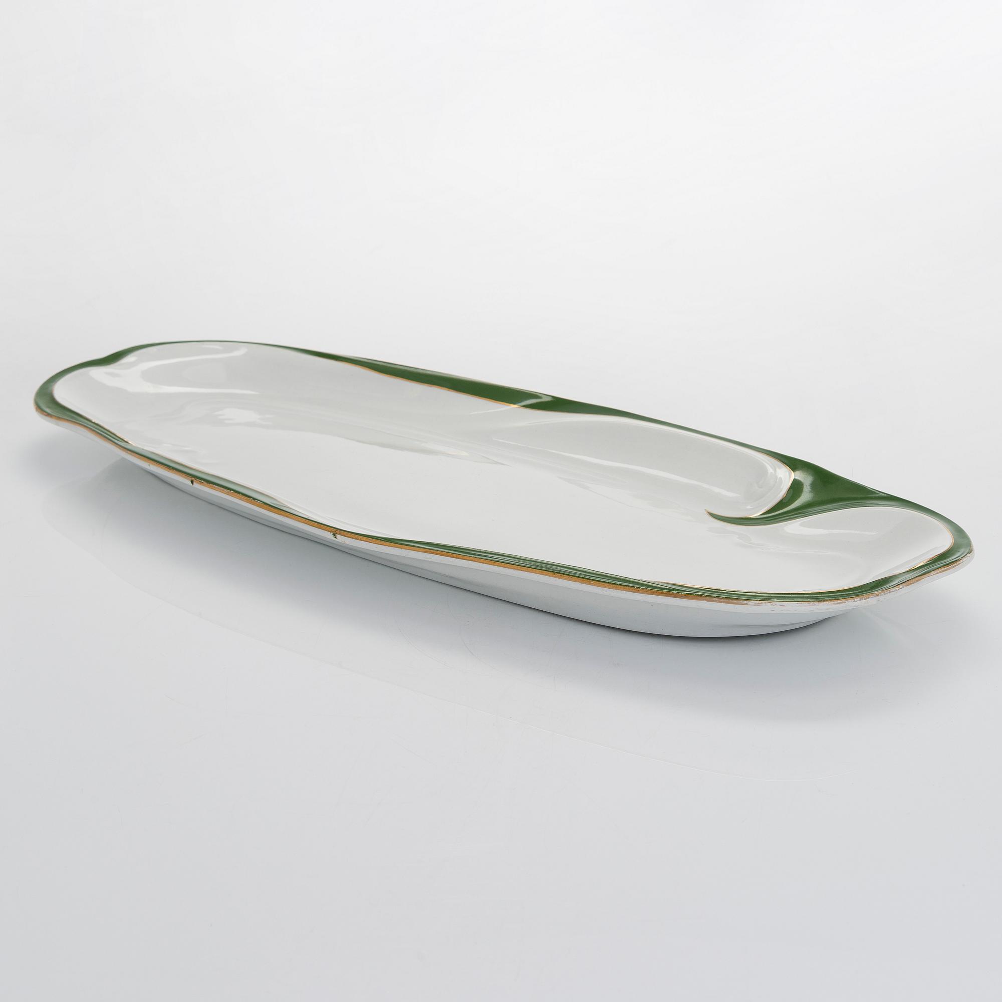 A Kuznetsov faience fish serving dish, Russia 1899-1917.