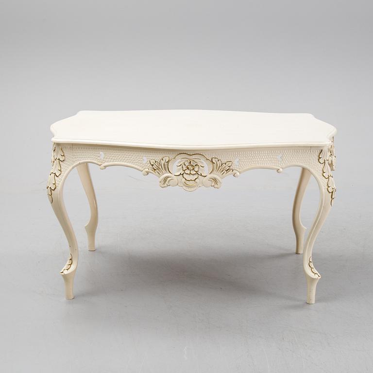 A nine-piece Rococo style dining suite, first half of the 20th Century.