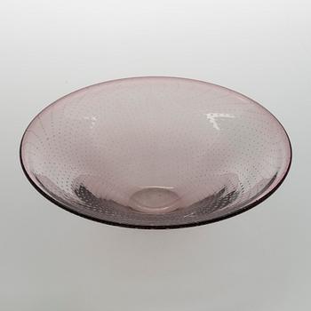Gunnel Nyman, A glass bowl, model 'GN 11'. Signed G. Nyman Nuutajärvi Notsjö. Unclear date.