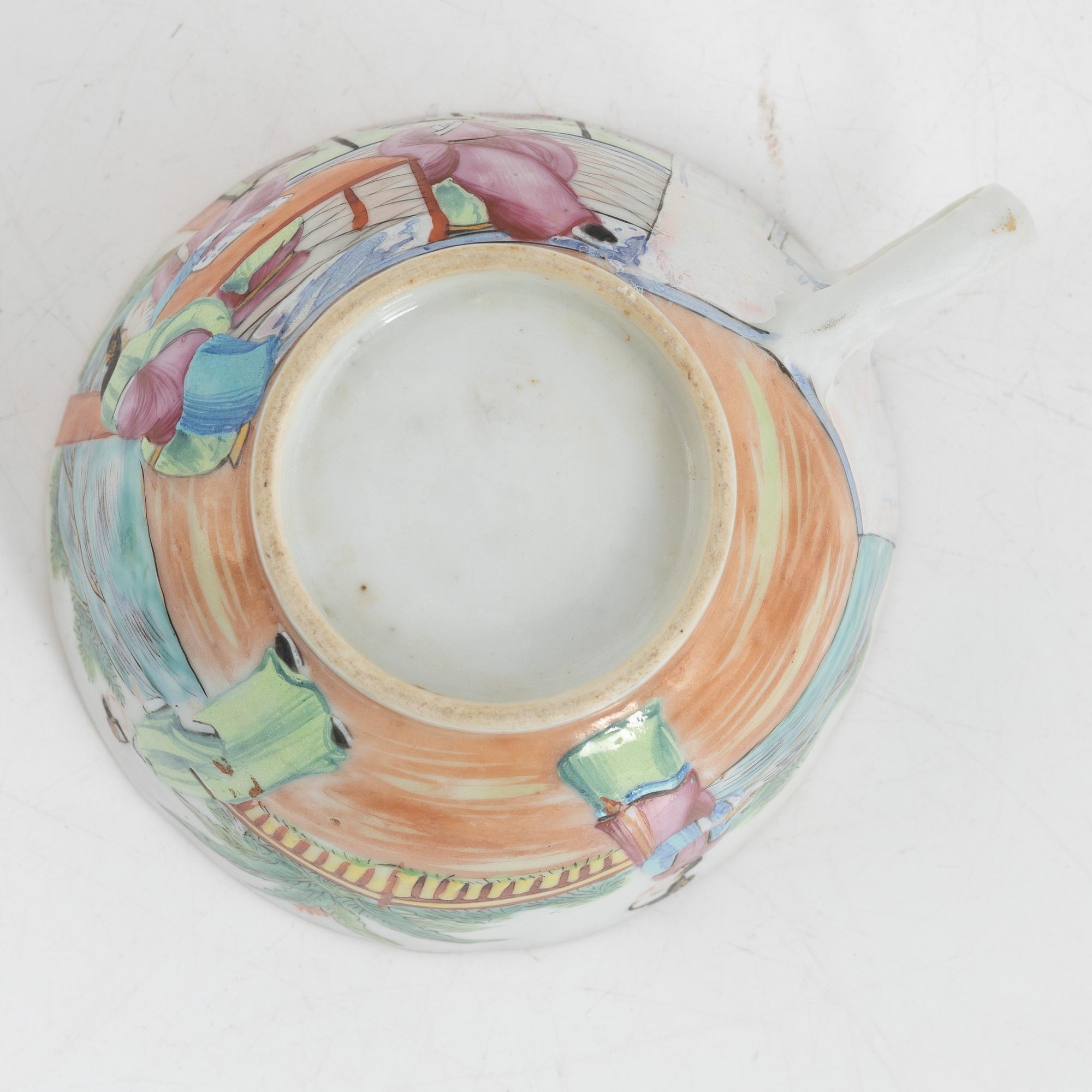 Koppar, fem stycken, samt fat, fyra stycken, porslin, Kina, Kanton, 1800-tal.