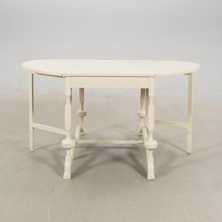 Drop-leaf table 1920s/30s.