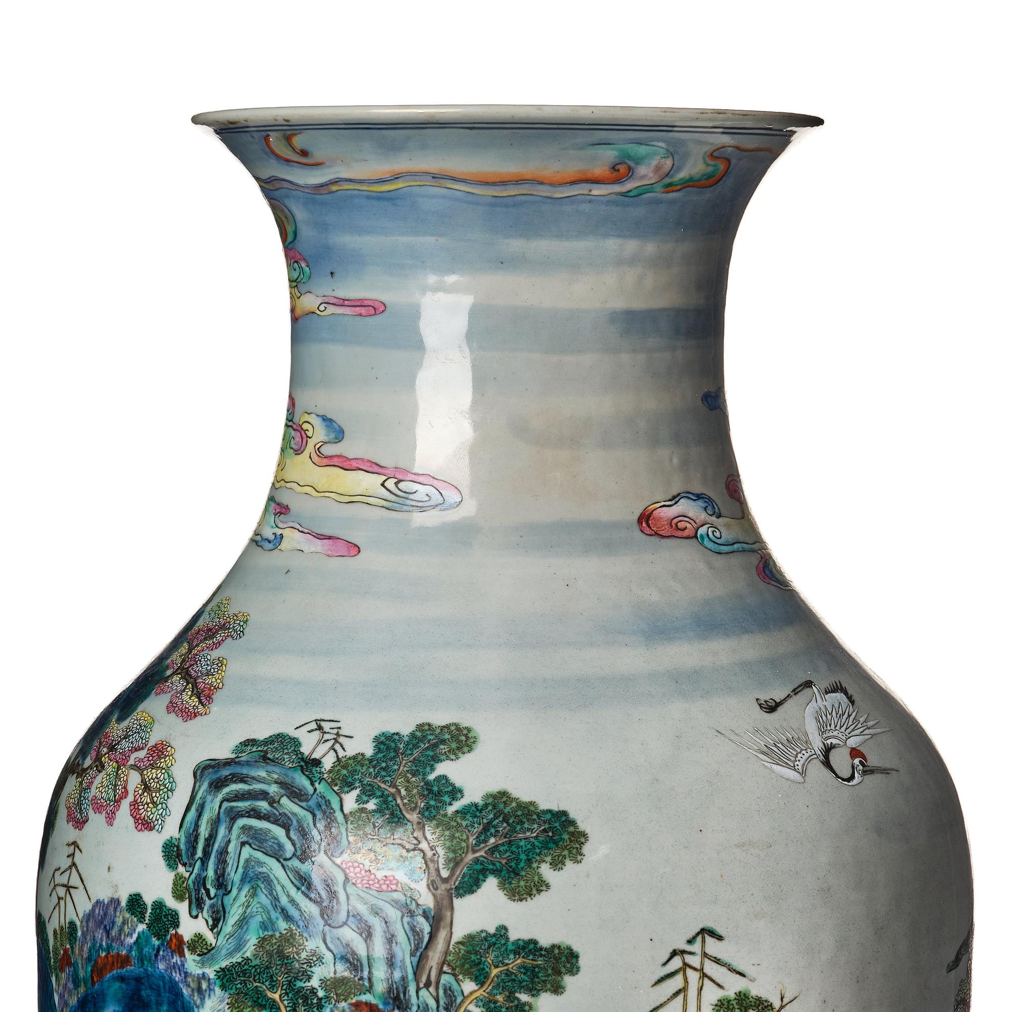 Praktvas, porslin. Qingdynastin, omkring år 1800.