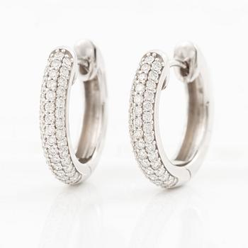 Örhängen kreoler 18K vitguld med briljantslipade diamanter.