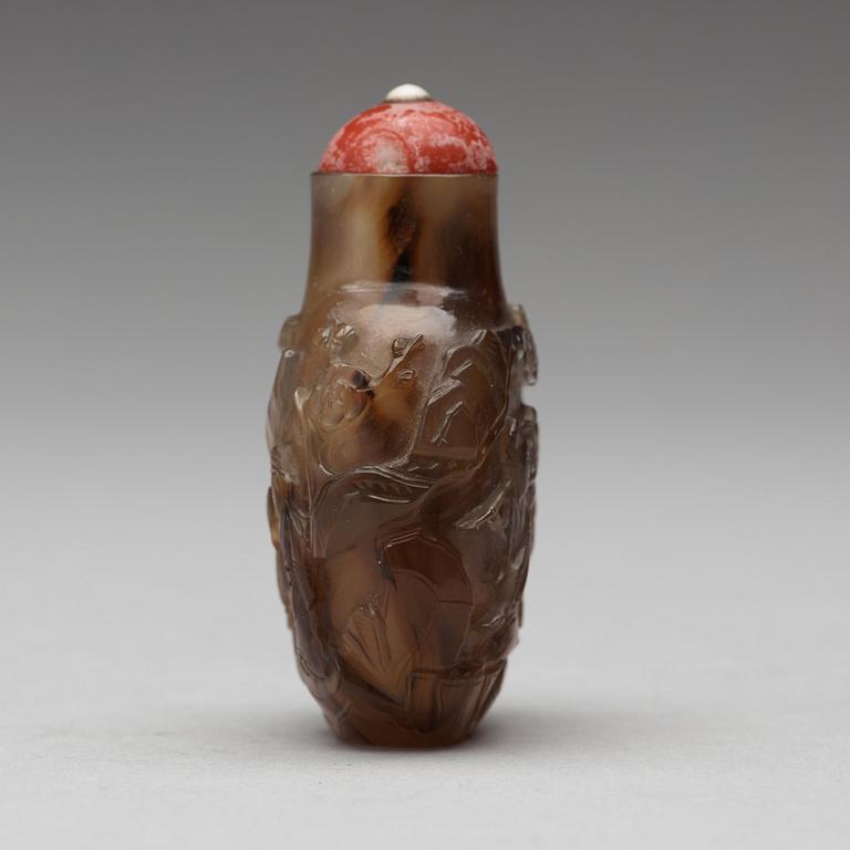 An Agathe snuff bottle, presumably late Qing dynasty.