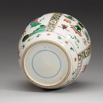 A famille verte jar, Qing dynasty (1644-1912).