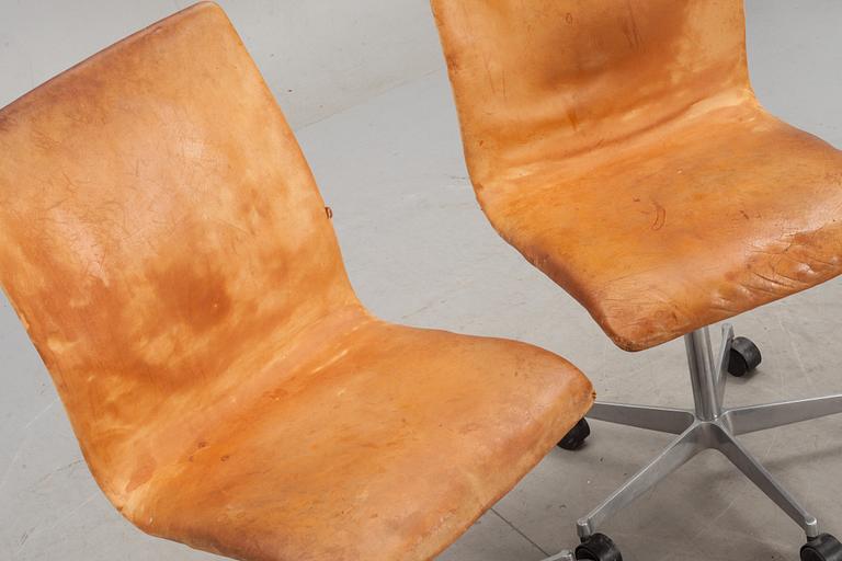 STOLAR, ett par, "Oxford", Arne Jacobsen, Fritz Hansen, Danmark, 1980-tal.