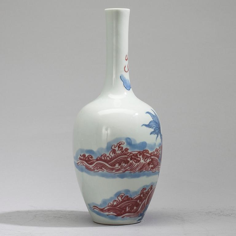 VAS, porslin, Kina,1800-tal, märkt Kang Xi.