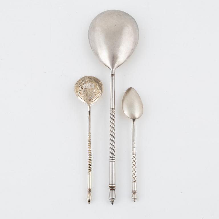 15 silver spoons, including Russia, 1896-1908.
