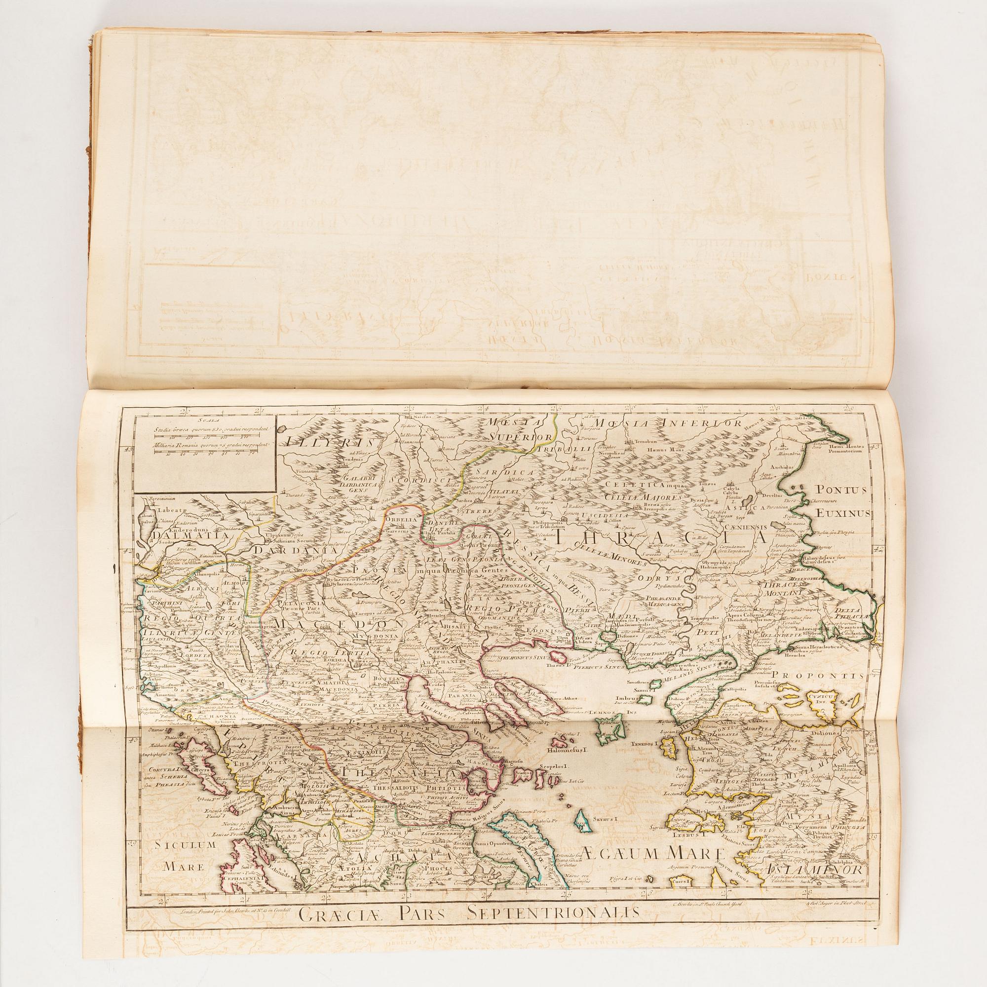 Atlas with 32 engraved maps.