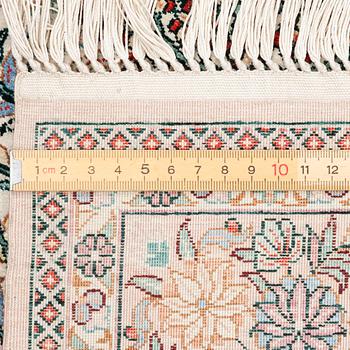 Rug, Hereke design, silk, approx. 122 x 77 cm.