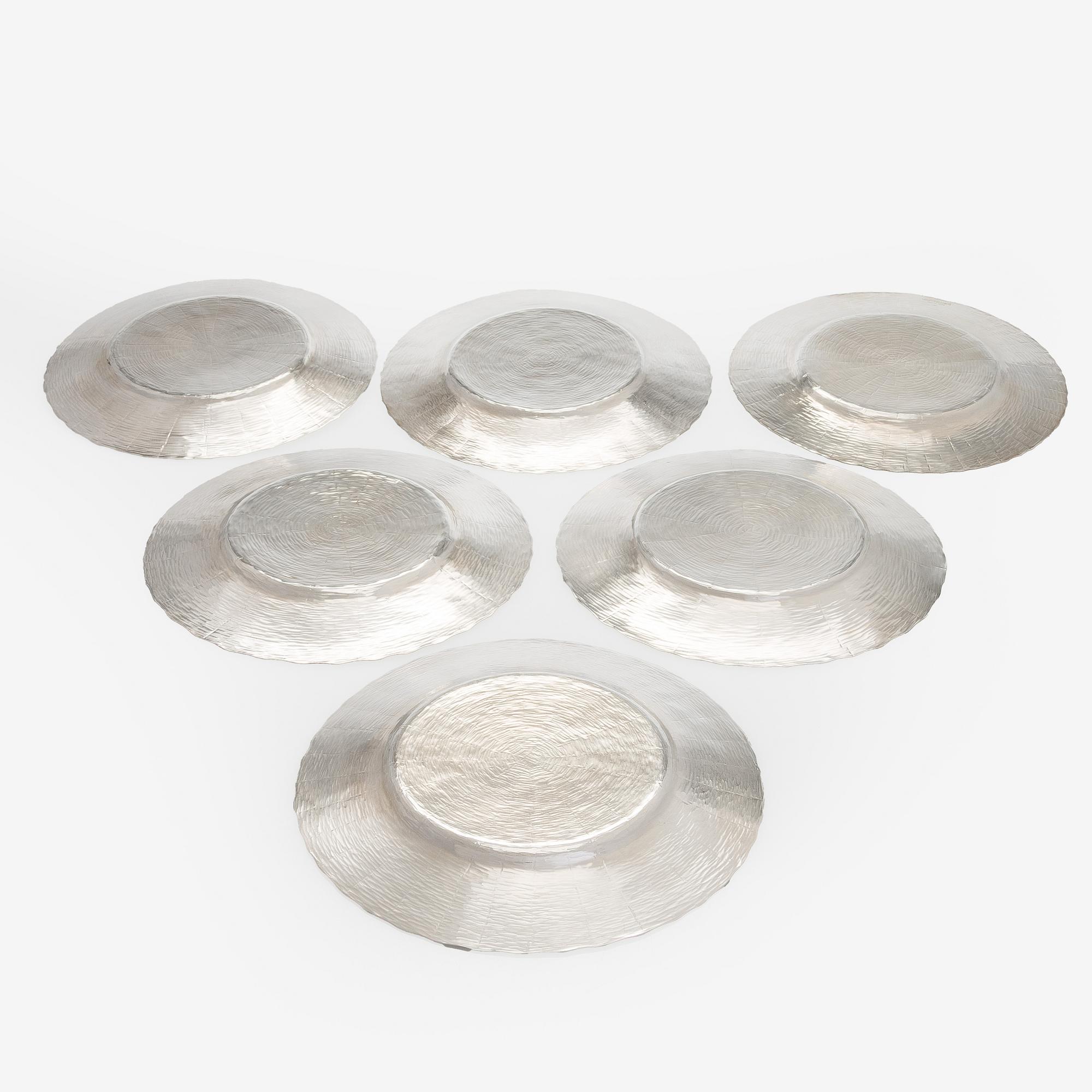 Tapio Wirkkala, lautasia, 6 kpl, hopeaa, TW 140, Kultakeskus, Hämeenlinna 1976-79.