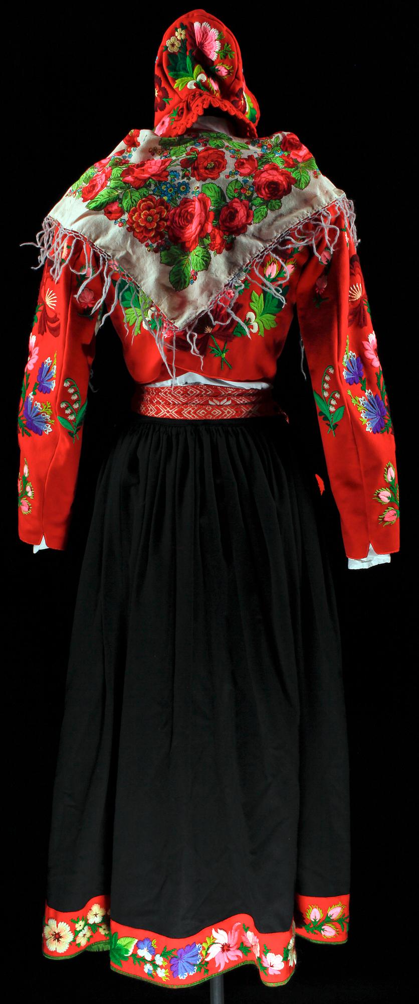 FOLKDRÄKT, Floda-dräkt, broderat ylle, 1900-talets början.
