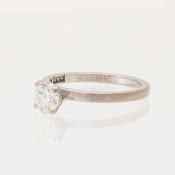 Ring solitär 18K vitguld med en rund briljantslipad diamant, Sten Eklund Stockholm 1979.