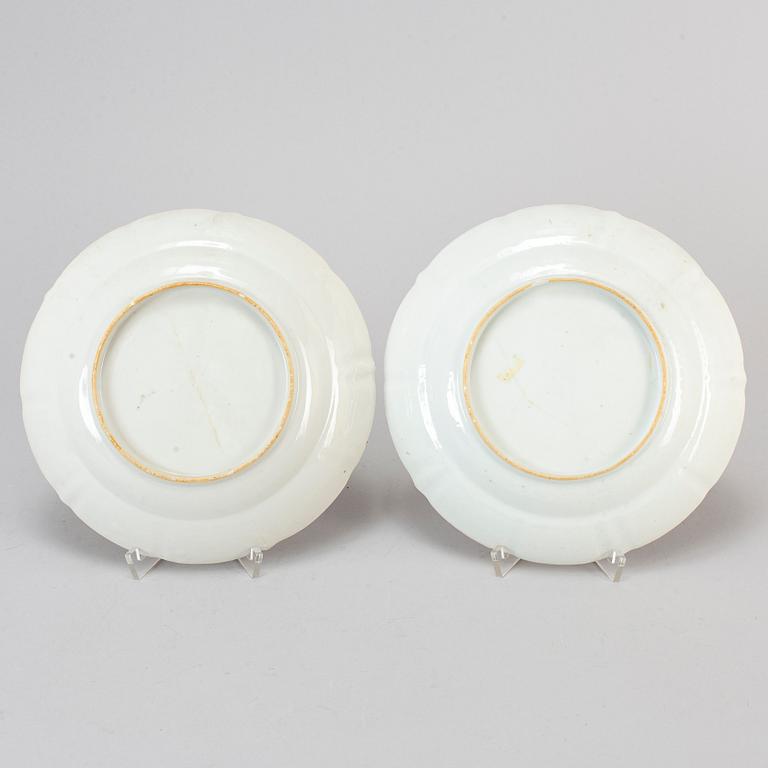 A pair of famille rose export porcelain dishes, Qing dynasty, Qianlong (.