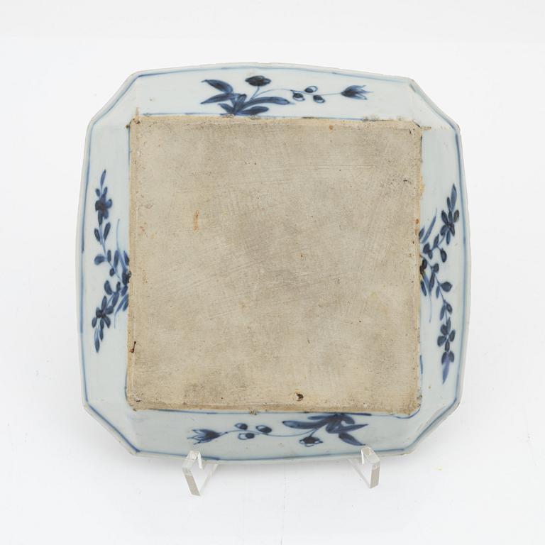 A tea caddy, a jar and a serving dish, Qing dynasty, 18th/19th Century.