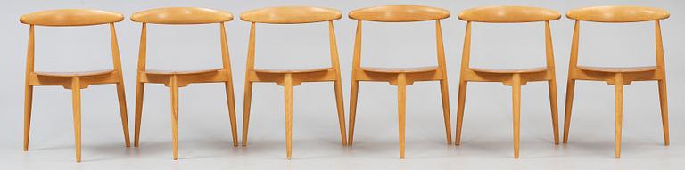 HANS J WEGNER, matgrupp, 6 st "Hjertestolen" och bord, Fritz Hansen, Danmark ca 1963.