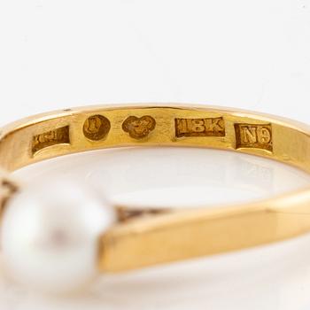 Ring, 18K gold with cultured pearl.