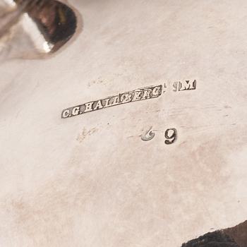 A Swedish 20th century silver plated coffee- and tea set, mark of CG Hallberg. (5 pieces).