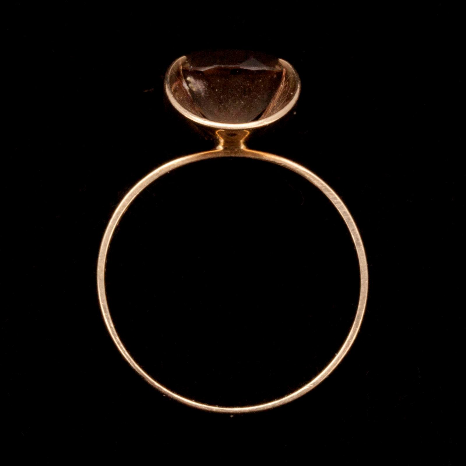 RING, guld 14K, fasettslipad rökkvarts, Elis Kauppi, Kupittaan Kulta, Åbo 1960. Vikt 4 g.