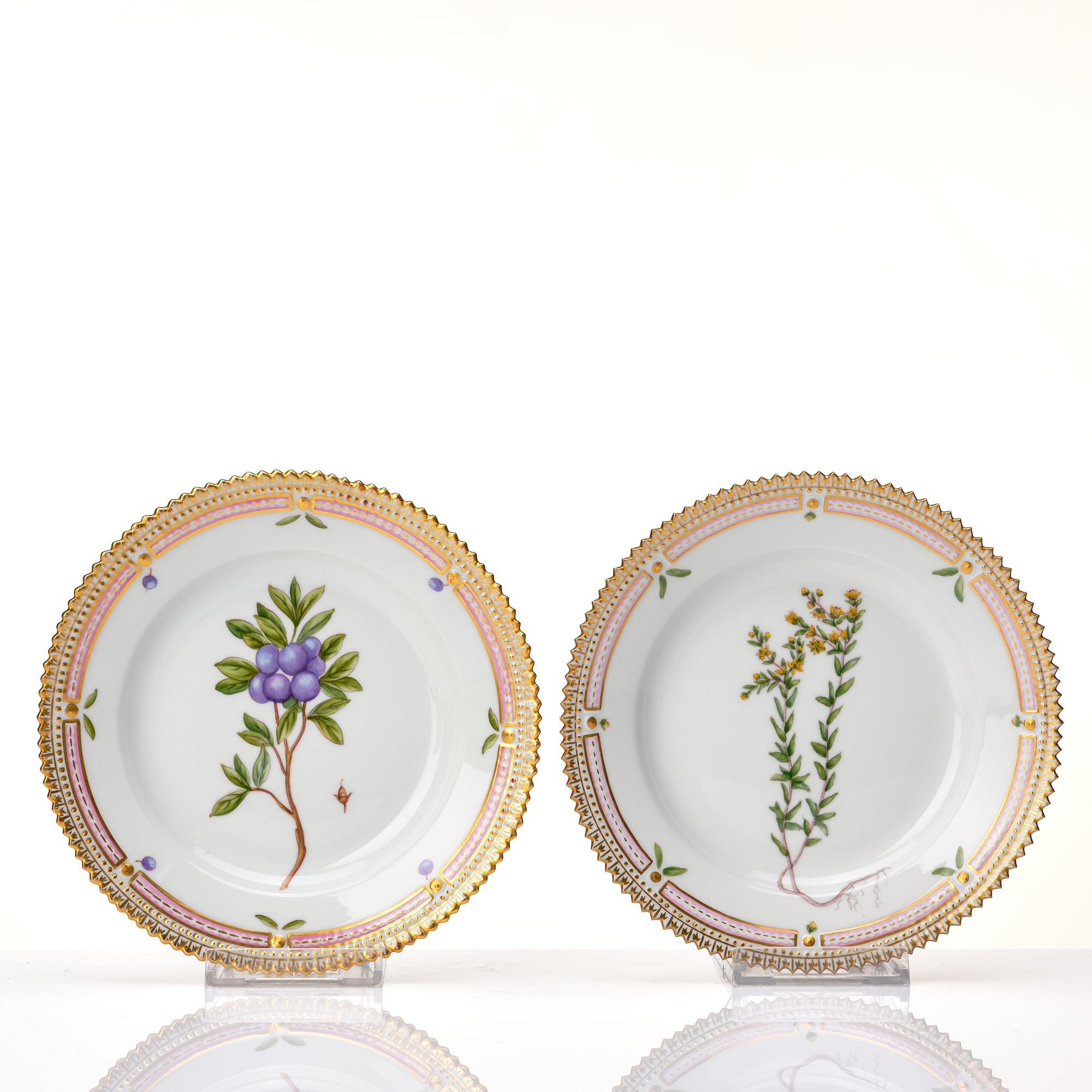 A set of 12 Royal Copenhagen 'Flora Danica' dishes, Denmark, 20th Century.