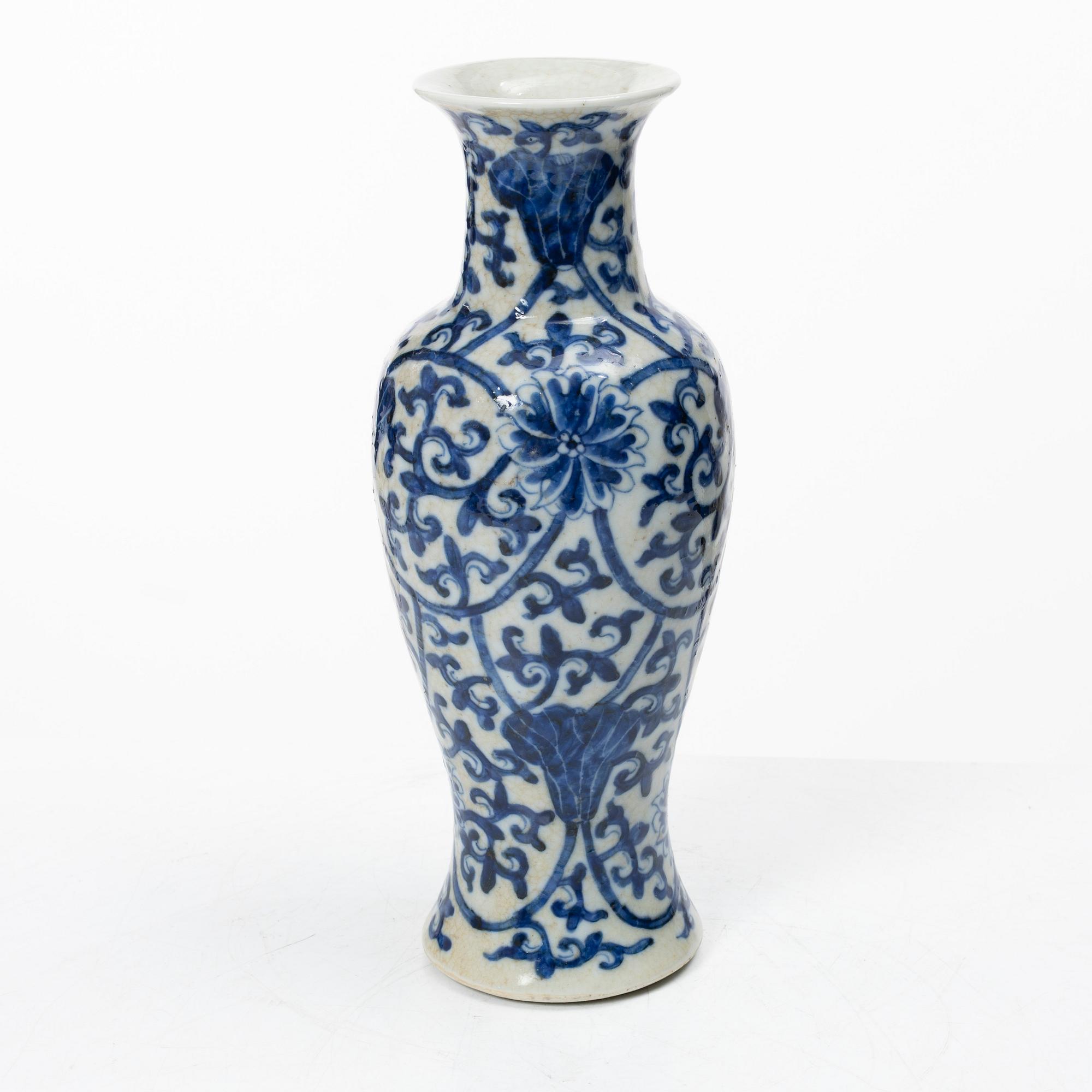 Vas, porslin. Sen Qingdynasti.