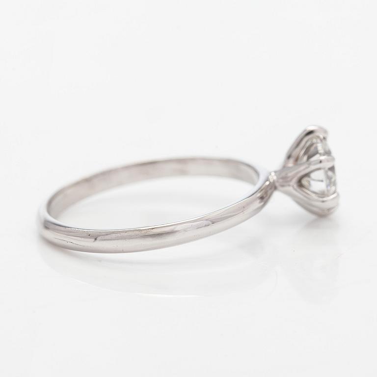 Ring, solitaire, brilliant cut diamond, 14K white gold.