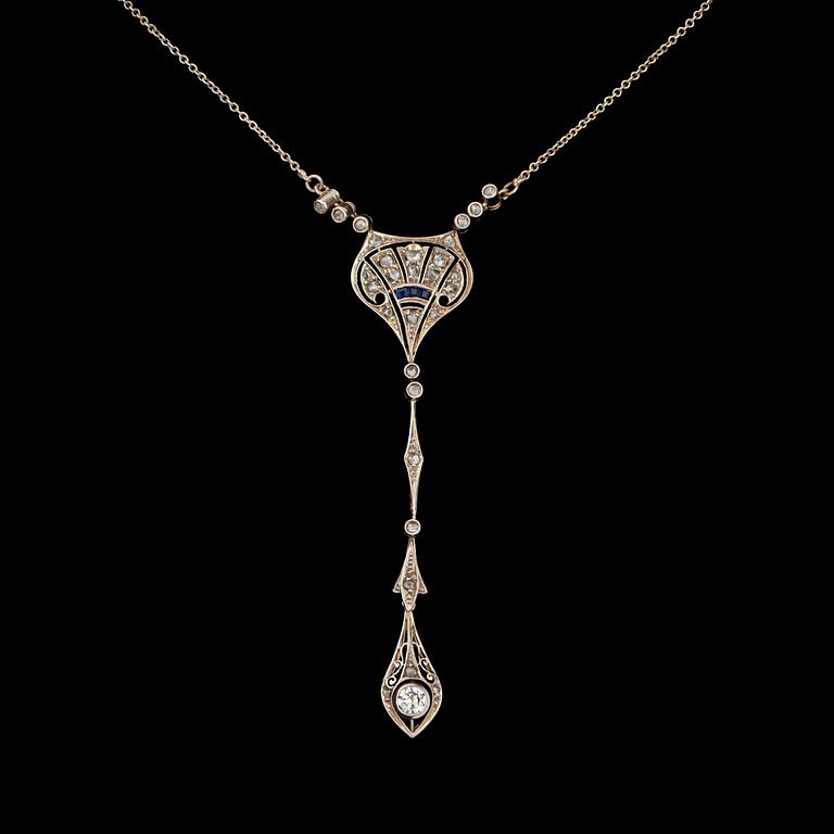COLLIER, P. Hertz, Köpenhamn, gammalslipad diamant 0.25 ct, 29 rosenslipade diamanter samt 3 carréslipade safirer.