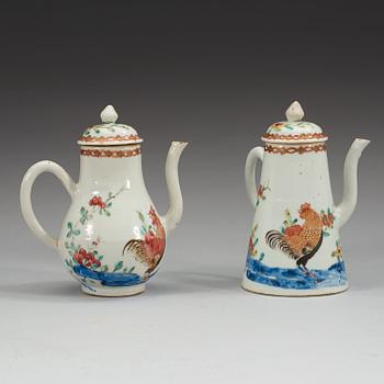 A famille rose 'rooster' chocholat pot and tea pot with cover, Qing dynasty, Qianlong (1736-95).