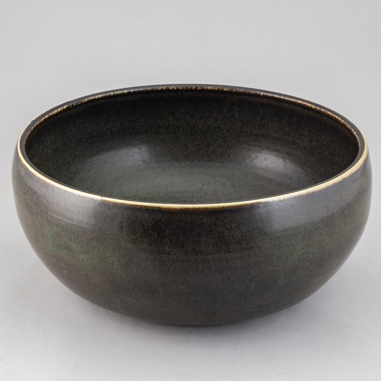 CARL-HARRY STÅLHANE, a large stoneware bowl, Rörstrand 1960.