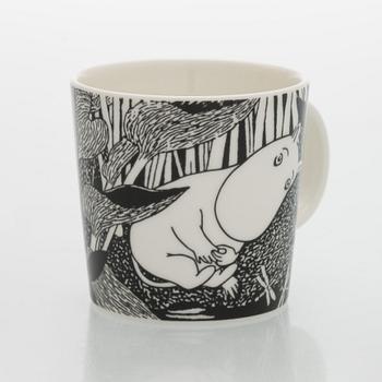 Muminmugg, "Mumintrollet dagdrömmer", porslin, Moomin Characters, Arabia 2005.
