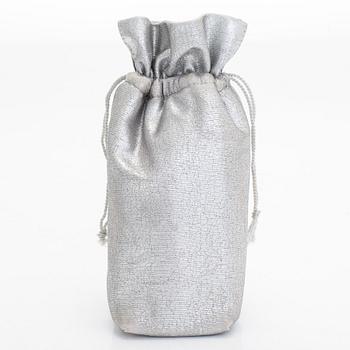 Björn Weckström, kaulakoru, "Talvipäivä", sterlinghopeaa ja akryyli, Lapponia 1991.