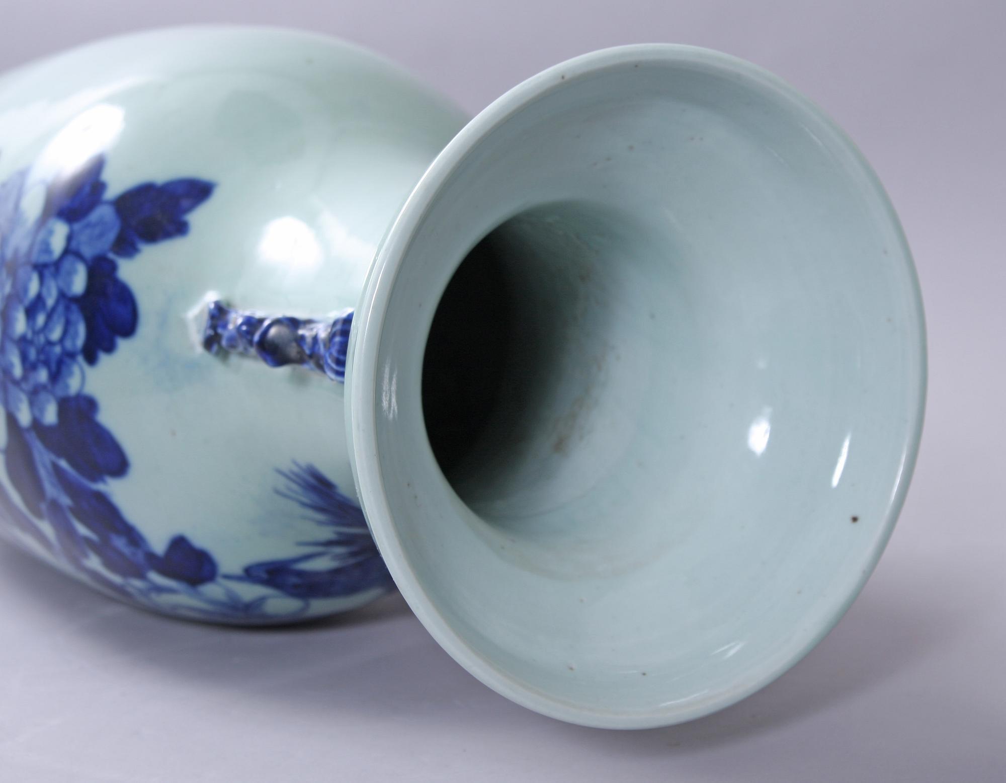 GOLVURNA, porslin. Kina. 1800-tal.