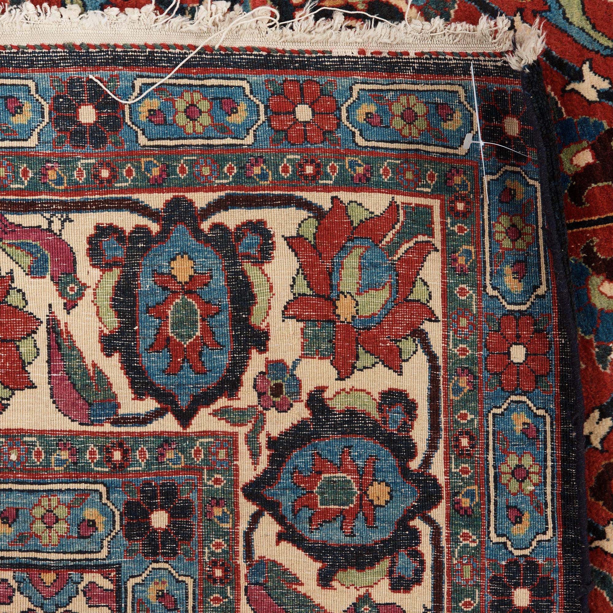 A CARPET. A semi-antique Veramin probobly. 303-311 x 208,5 cm.