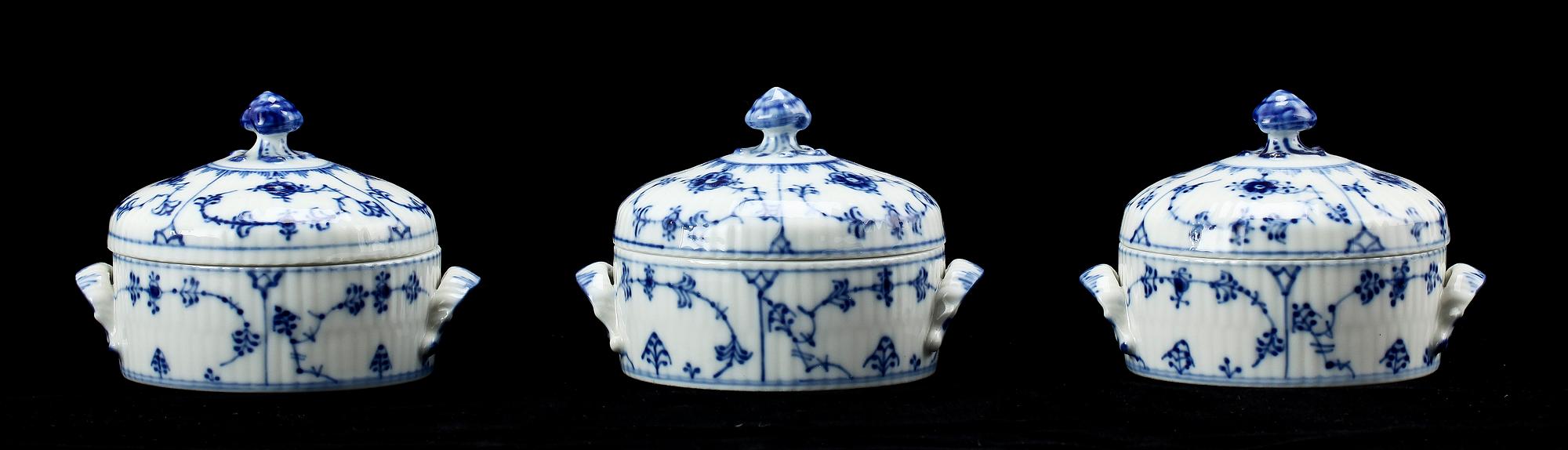 SOCKERSKÅLAR, 3 st, porslin, "Musselmalet", Kongl dansk.