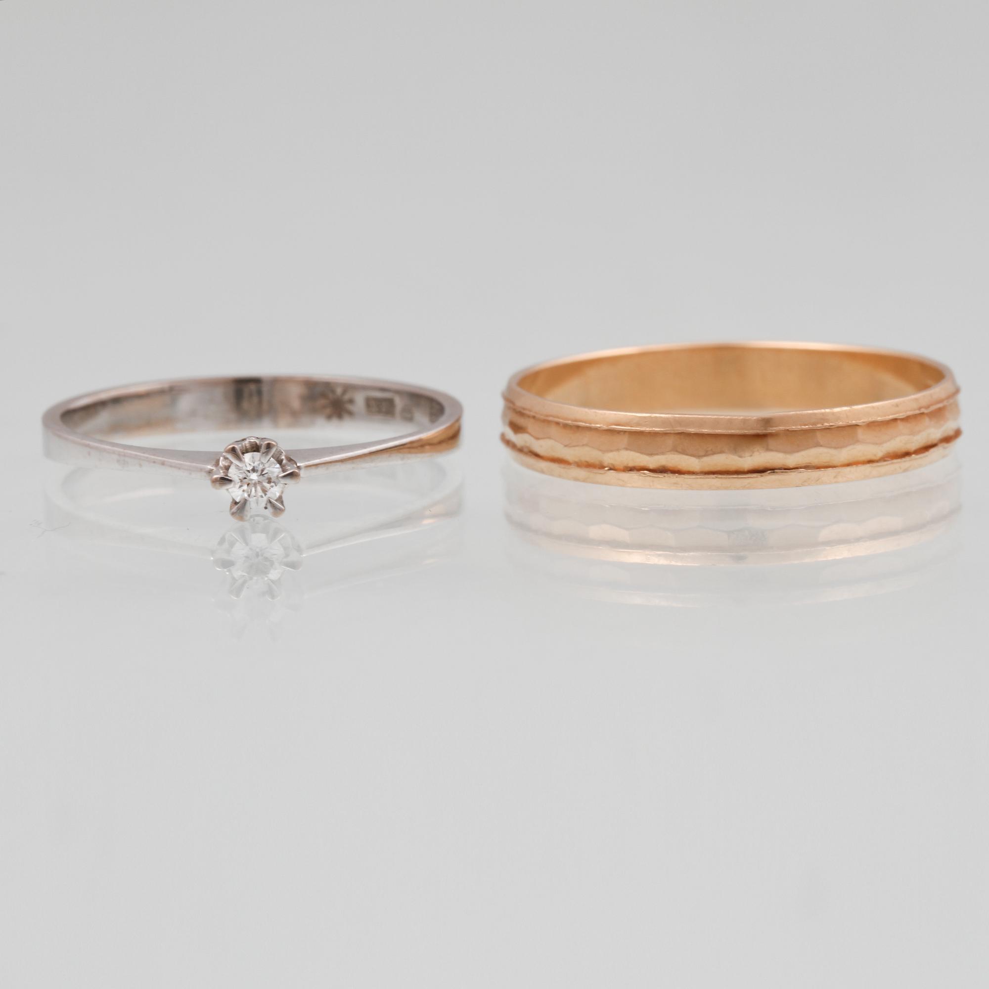 RINGAR, 2 st, 18K guld och vitguld med briljantslipad diamant. Vikt 4,3 gram.