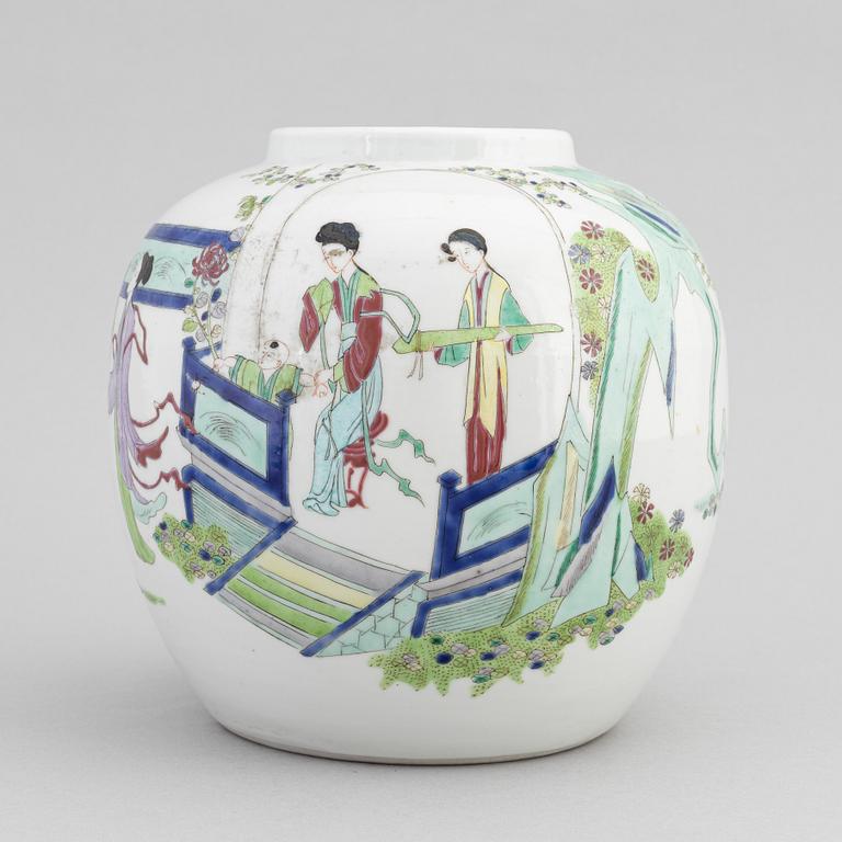 A Chinese porcelain urn, second half of the 20th century or modern.