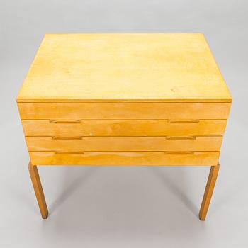A mid 20th century architect file cabinet by Artek's Drawing office manufacturer O.Y. Huonekalu- ja Rakennustyötehdas AB.