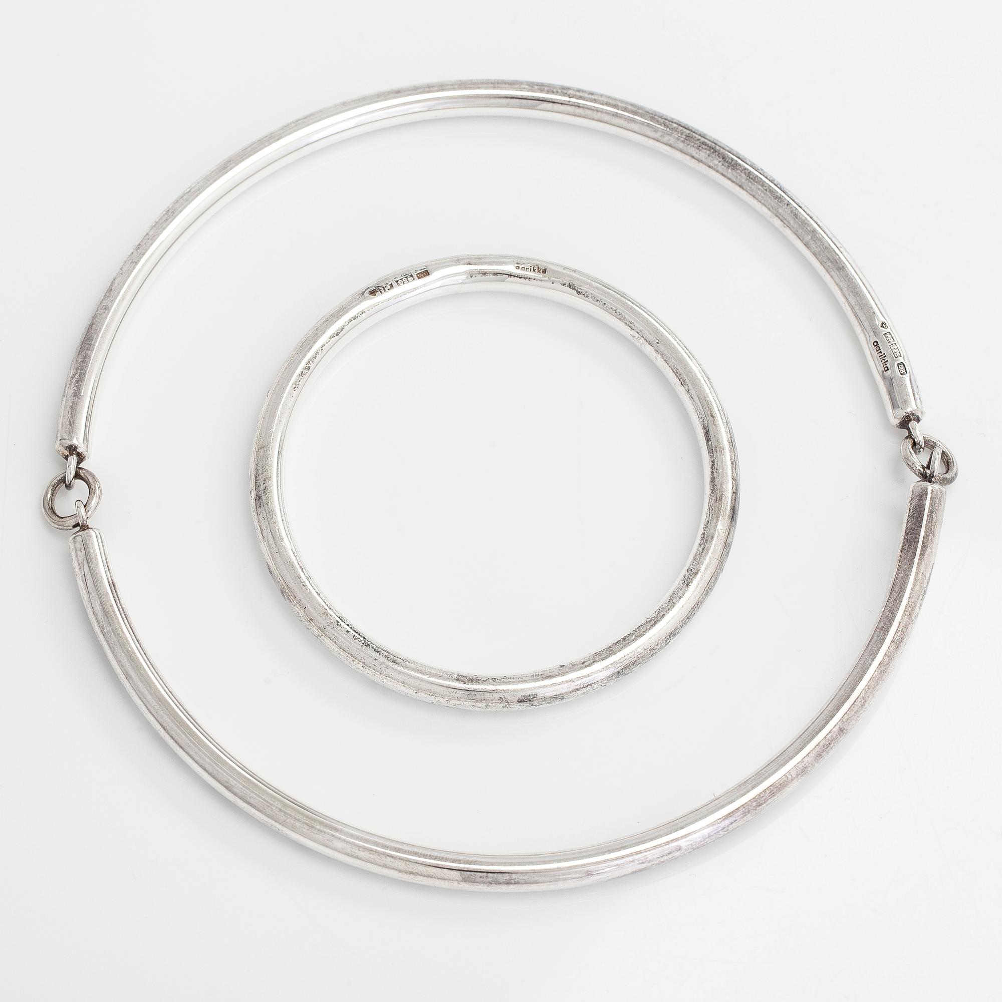 Kaija Aarikka, A sterling silver necklace and bracelet, Ilmari Puhakka, Joutsa for Aarikka 1984 and 1988.