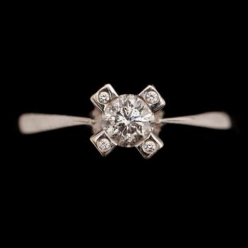 RING, 14 k vitguld, med solitär briljant 0.61 ct W/TC, VS2/S1-2.