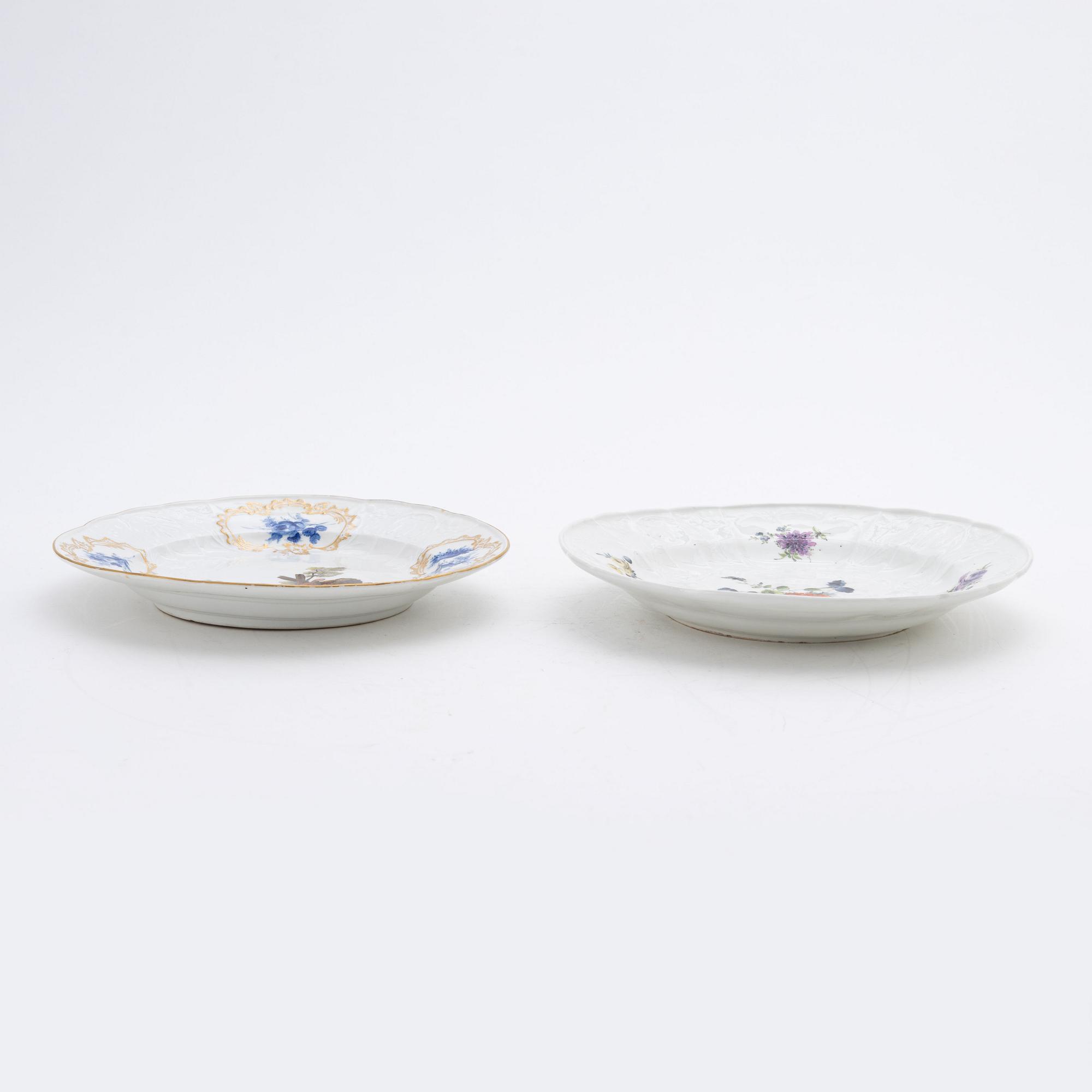 Meissen, tallrikar, två st,  punktzeit (1756-1773) samt Marcolinis period (1774-1814).