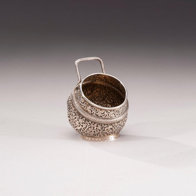 SOCKERSKÅL, silver, troligen Indien, 1900-talets början. Vikt 163,7 g.