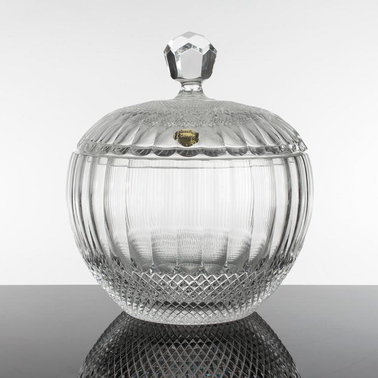 A large chrystal glass lidded bowl, Gerany, mid 20th Century.