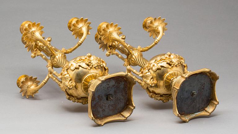 KANDELABRAR, ett par, Louis XVI-stil, sent 1800-tal.