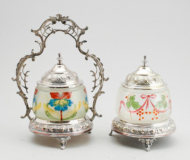 BONBONNIERER, 2 st, nysilver och glas, sekelskiftet 1800-/1900.