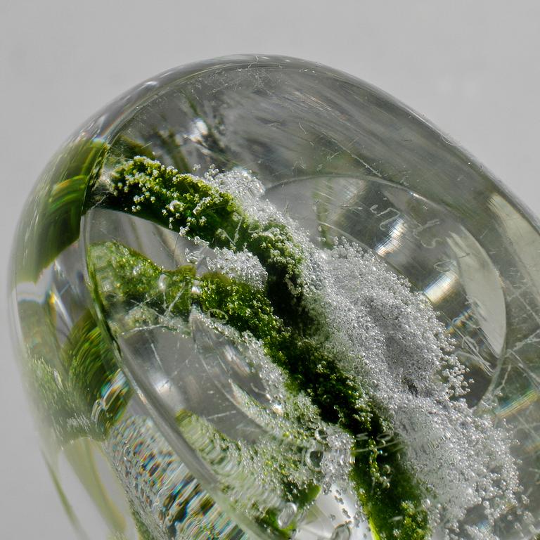 VAS, glas, Vicke Lindstrand, Kosta, signerad och numrerad 2G350, 1900-tal.