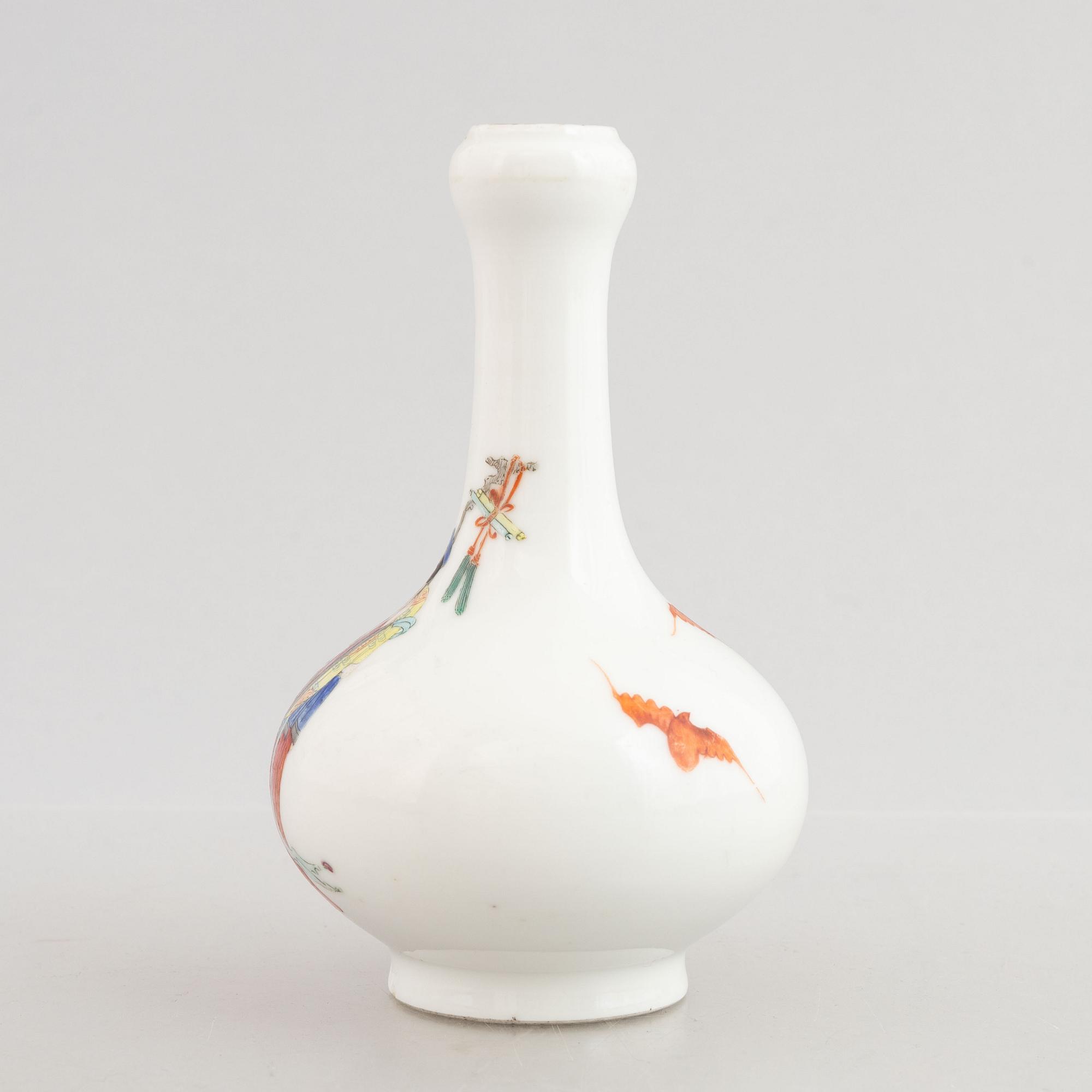 A famille rose vase, Qing dynasty, 19th century, also a jar with cover 20th century.